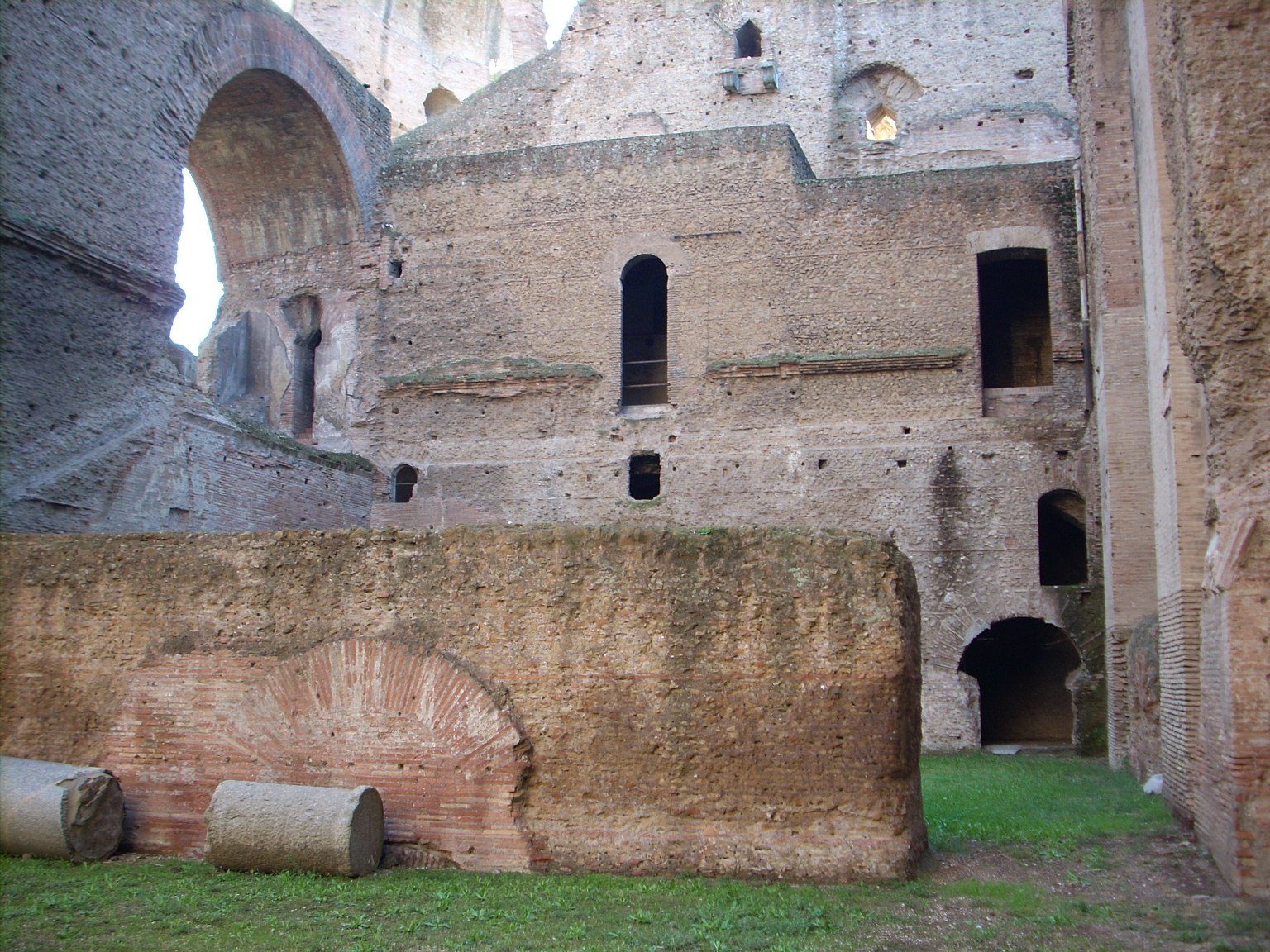 Caracalla%20Baths%2C%20Rome%2C%20Italy%2007.JPG